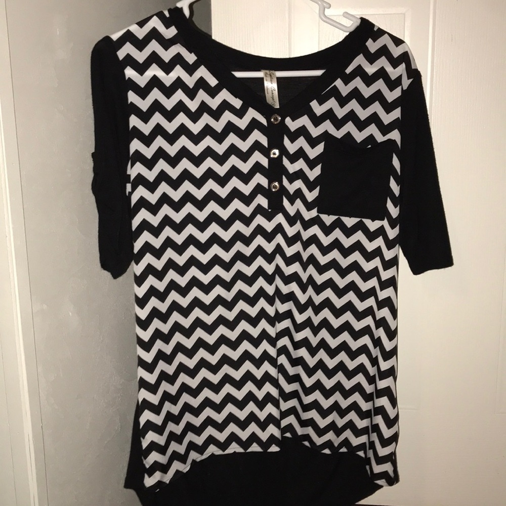 NWOT Medium Chevron Striped Dressy Black White Tee